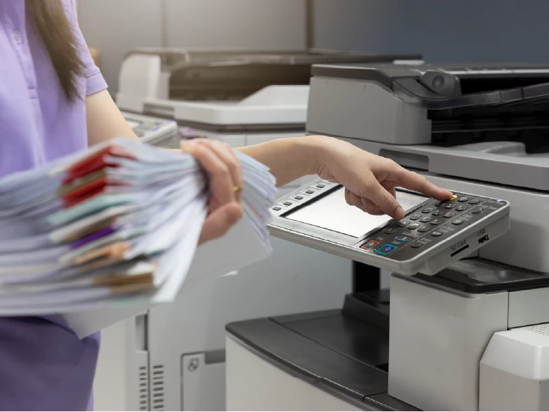 Kserokopiarki kolorowe, czy czarno-białe — jaki model wybrać do biura?